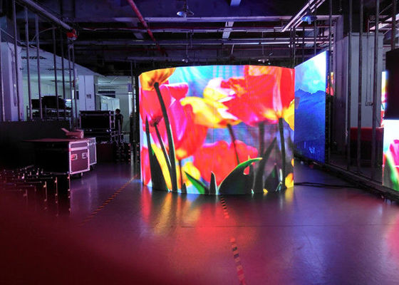 صرفه جویی در مصرف انرژی ، در صفحه نمایش پرده ای با صفحه نمایش LED با رنگ کامل و قابل انعطاف